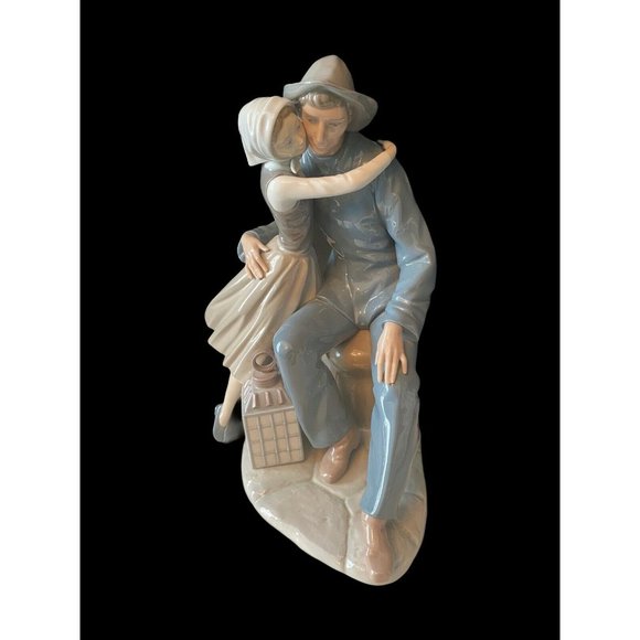 Lladro Vintage Retired The Kiss 4888